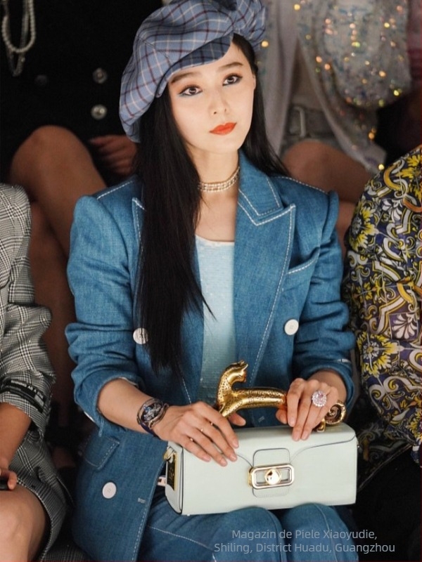 Geantă de femei din piele naturală, mică pătrată pentru umăr, căptușeală din piele de vițel, formă orizontală, închidere magnetică, buzunar cu fermoar