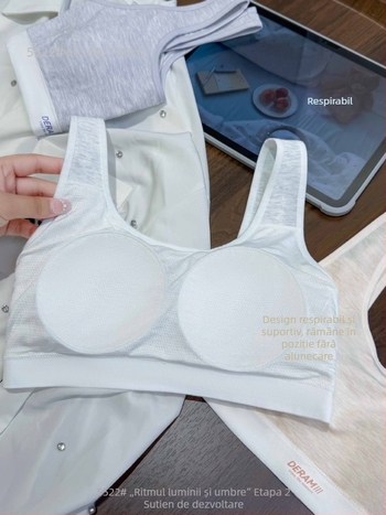 Vesta pentru fete cu două etape de dezvoltare, cu inserție subțire din bumbac, fără bust vizibil, guler rotund, viscoză 76.6%