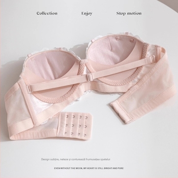 Bustier din bumbac cu cupuri 3/4, cupe modelate cu partea superioară subțire și partea inferioară mai lată, bretele detașabile duble, închidere spate cu patru rânduri de cârlige