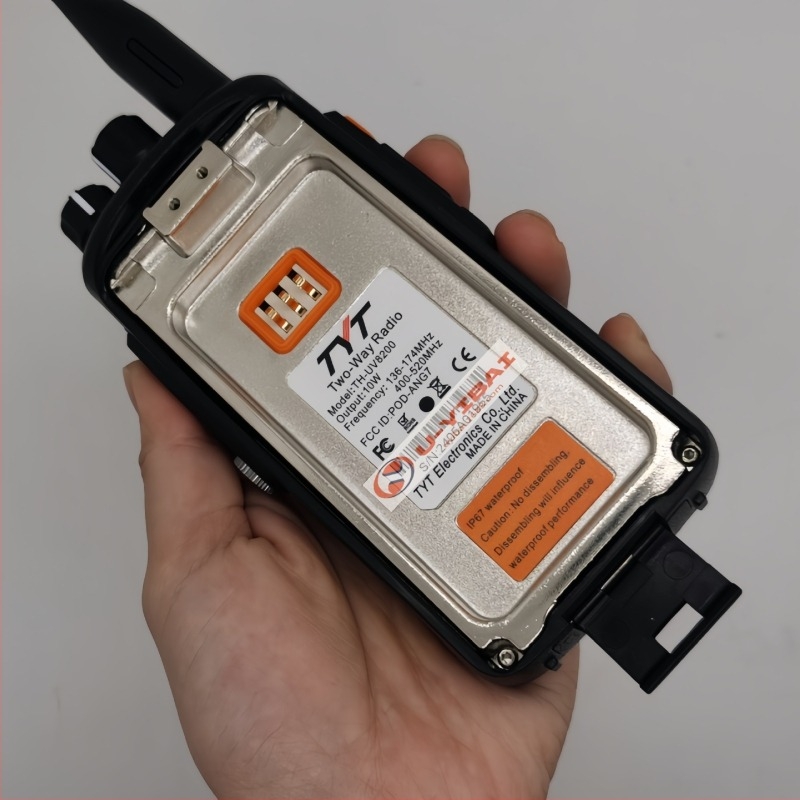 TYT TH-UV8200 Walkie-Talkie cu putere 10W, IP67, 256 canale, frecvențe 136-174/400-520 MHz, rază 5–10 km