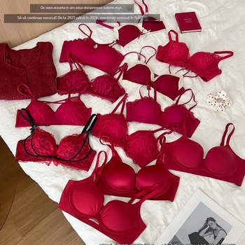 Set sutien și lenjerie din dantelă, cupa 1/2, cupă turnată cu partea superioară subțire și partea inferioară mai groasă, bretele fixe, închidere spate cu trei rânduri de cârlige (1/2; cupă turnată; top subțire/ jos gros; bretele fixe; închidere cu trei rân