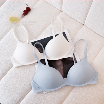 Editha sutien fără cusături pentru femei, material nylon, cupe 3/4 din burete ușor modelate, bretele fixe, închidere la spate cu două rânduri de catarame