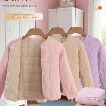 Geacă căptușită din bumbac cu umplutură din mătase-pamuc, țesătură catifelată de mătase, guler rotund, închidere cu nasturi pe un rând, lungime obișnuită, pentru femei adulte