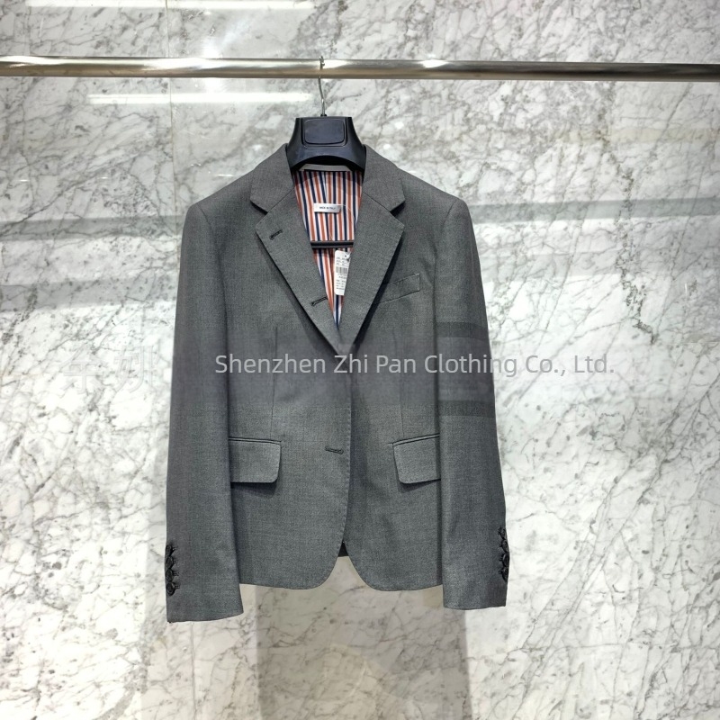 Costum din lână, model patru benzi, croială slim, guler de costum, mâneci lungi, căptușeală din mătase