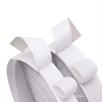 Bandă Velcro adezivă, dublu- față, din amestec nylon-poliester, cu bază adezivă, pentru plase de ferestre și perdele