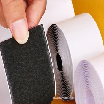 Bandă Velcro adezivă, dublu- față, din amestec nylon-poliester, cu bază adezivă, pentru plase de ferestre și perdele