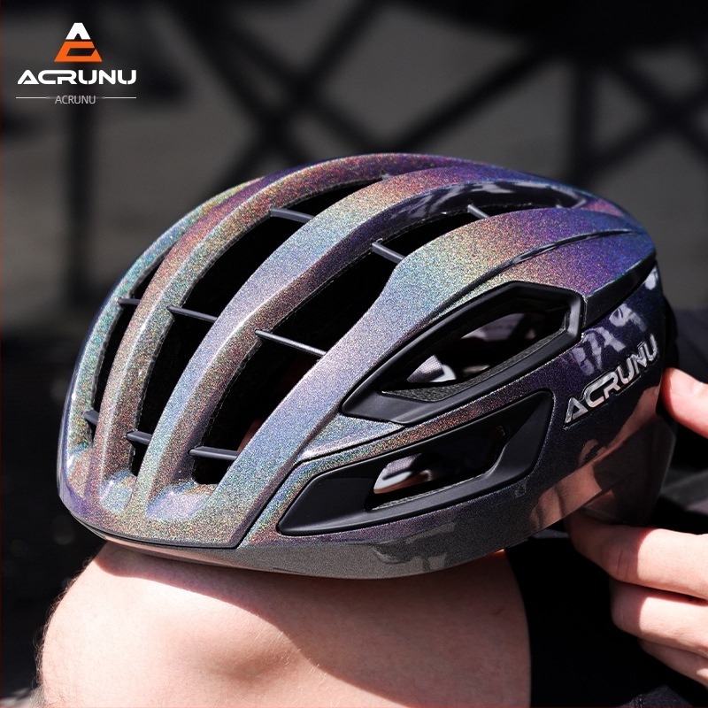 ACRUNU cască de ciclism, respirabilă, cu turnare integrată; Material: polycarbonate+EPS; Greutate: 285 g; Circumferința capului: 55–62 cm.