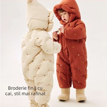 Salopetă pentru copii cu puf, într-o singură piesă; umplutură din puf de gâscă alb 86–90%; material exterior și căptușeală din poliester 100%; potrivit pentru nou-născuți 0–1 ani (până la 80 cm); fără guler