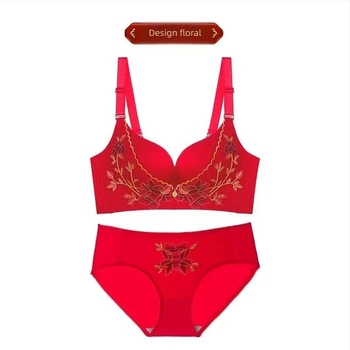 Set de lenjerie pentru nuntă în stil tradițional chinezesc, fără inele metalice; cupă 3/4; cupă modelată: subțire sus, gros jos; bretele fixe duble; închidere spate cu patru rânduri.