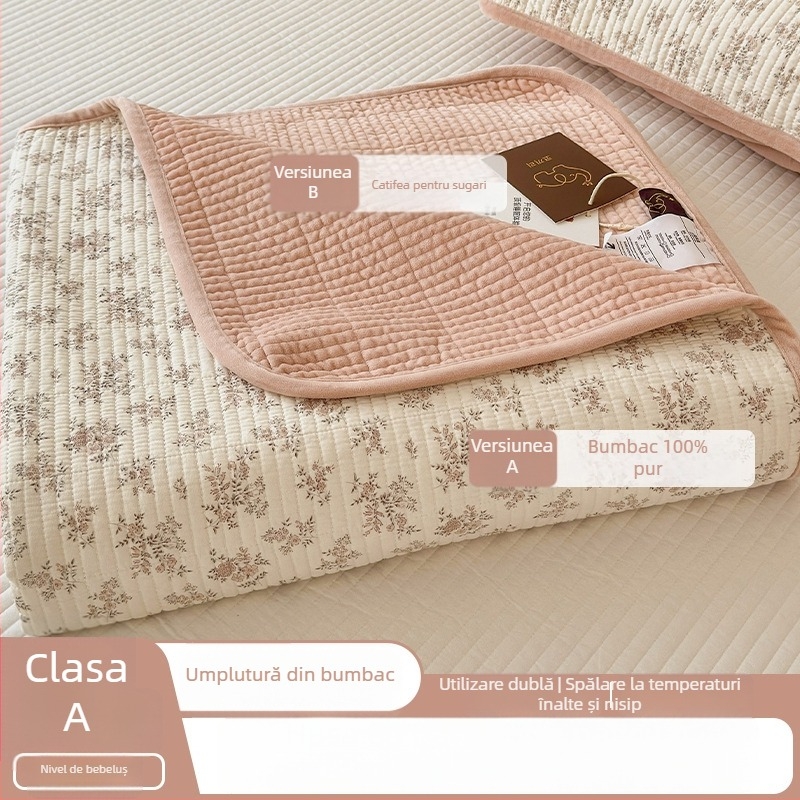 Cuvertură reversibilă pentru pat, set de trei piese — o parte din bumbac, cealaltă din catifea; țesătură 40s, vopsire reactiva, quiltare; spălare la temperatură înaltă
