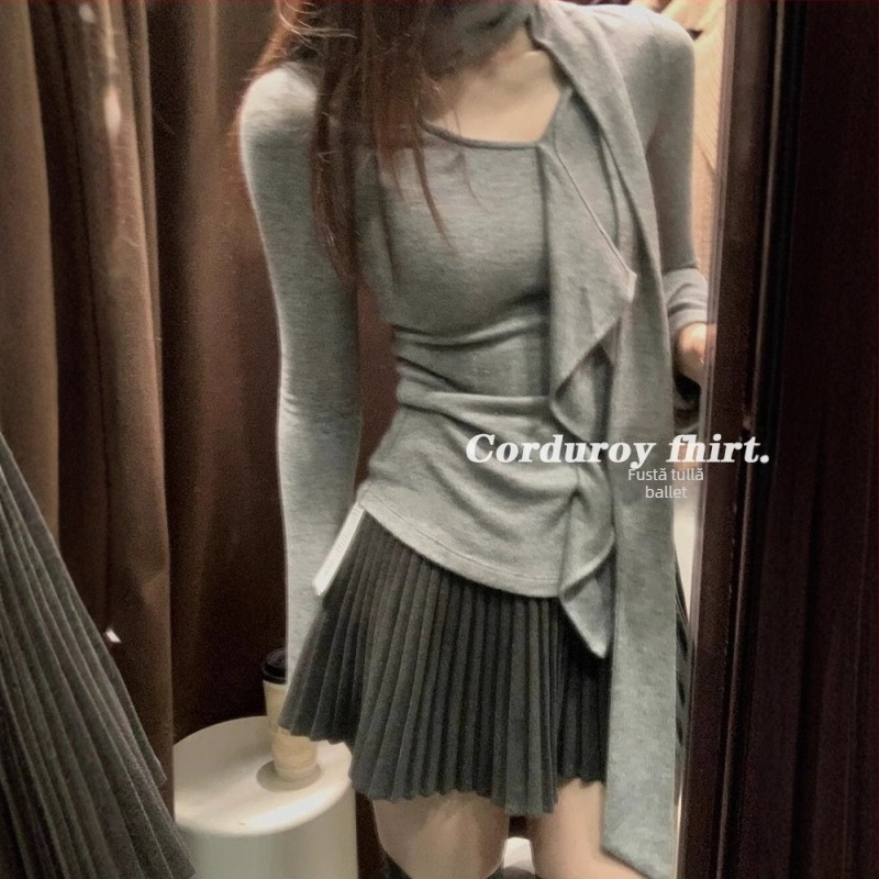 Fustă plisată scurtă, talie înaltă, croi A, țesătură din lână