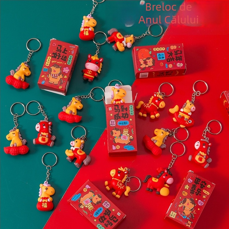 Lanț de chei cu cutie misterioasa (blind box) – motiv cal, cauciuc moale, ambalare individuala, stil chinezesc