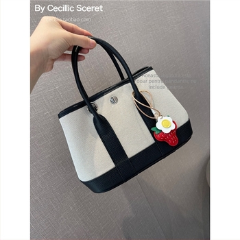 Pandantiv pentru geantă handmade, căpșună 3D, decor fructe, PU material, toamnă 2025