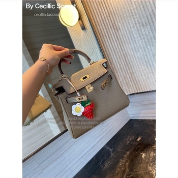 Pandantiv pentru geantă handmade, căpșună 3D, decor fructe, PU material, toamnă 2025