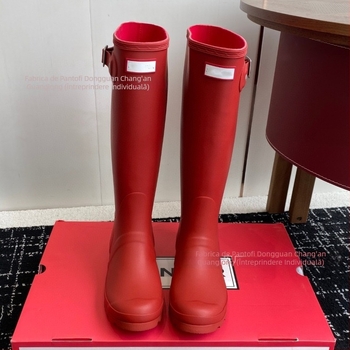 Cizme de ploaie pentru femei - impermeabile, confortabile, cu tub înalt (1–3 cm), închidere: vulcanizare; stil zilnic (Materialul superior: cauciuc; Înălțimea tubului: înaltă; Înălțimea tocurii: mică (1–3 cm); Închidere: vulcanizare; Stil: casual zilnic)