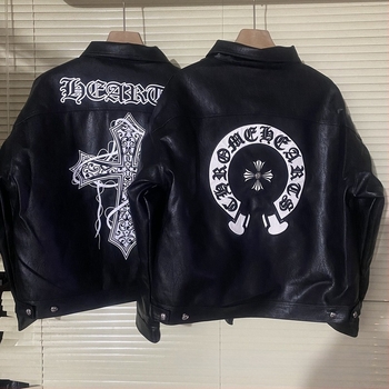 Geacă de piele PU, guler Lapel, închidere cu nasturi pe un rând, croială lejeră, buzunare laterale, detalii brodate încrucișate