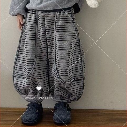 Set de iarnă pentru copii din două piese — stil coreean, desen animat, pulover gros și pantaloni uni, vârstă 0–1 ani, material Rayon, blană de iepure 80–90%