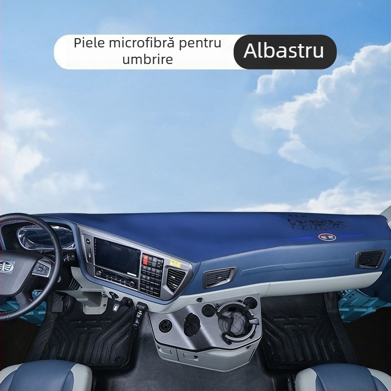 Covoraș pentru bord Auman GTL – protecție solară cu design din suede, model solid, cu logo tipărit, cod produs 8H5576956063Z3