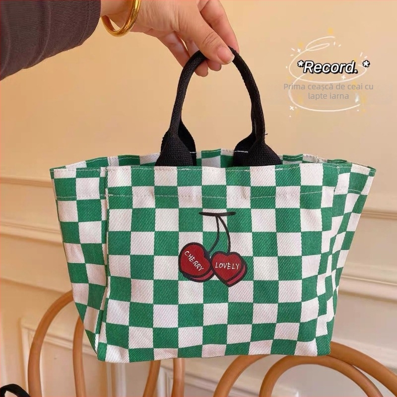 Geantă Tote din pânză cu imprimeu carouri și cireșe, formă pătrată mică, deschidere deschisă, buzunar pentru ID, bretele duble, căptușeală Oxford