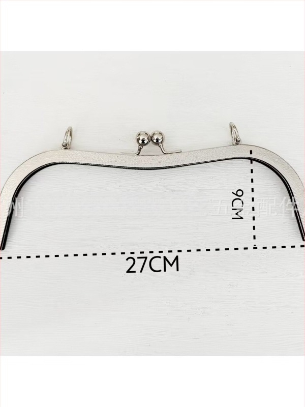 Hardware pentru genți — cadru cu gaură pentru șurub, 27 talie concavă, cap rotund gravat, design bucket-ear. Material: fier. Cod produs: 000306. Haowen luggage accessories factory. Toamnă 2024. Accesorii pentru genți.