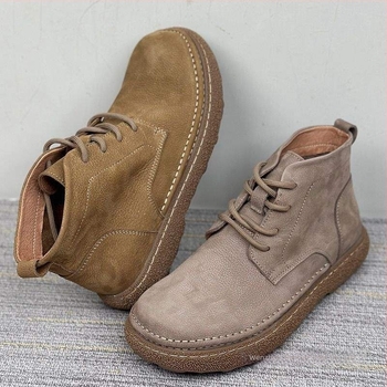 Botine Martin; respirabile, ușoare, antiderapante; (Partea superioară: velur; Talpa: cauciuc; Șaft scurt: joasă; Închidere: cataramă)