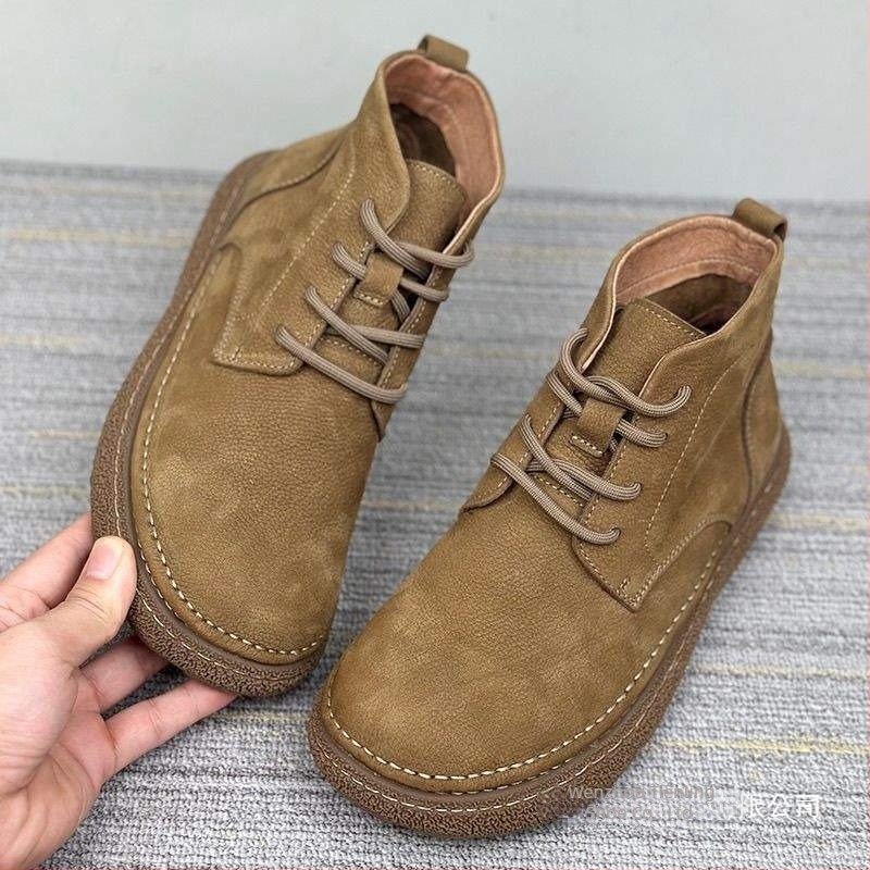 Botine Martin; respirabile, ușoare, antiderapante; (Partea superioară: velur; Talpa: cauciuc; Șaft scurt: joasă; Închidere: cataramă)