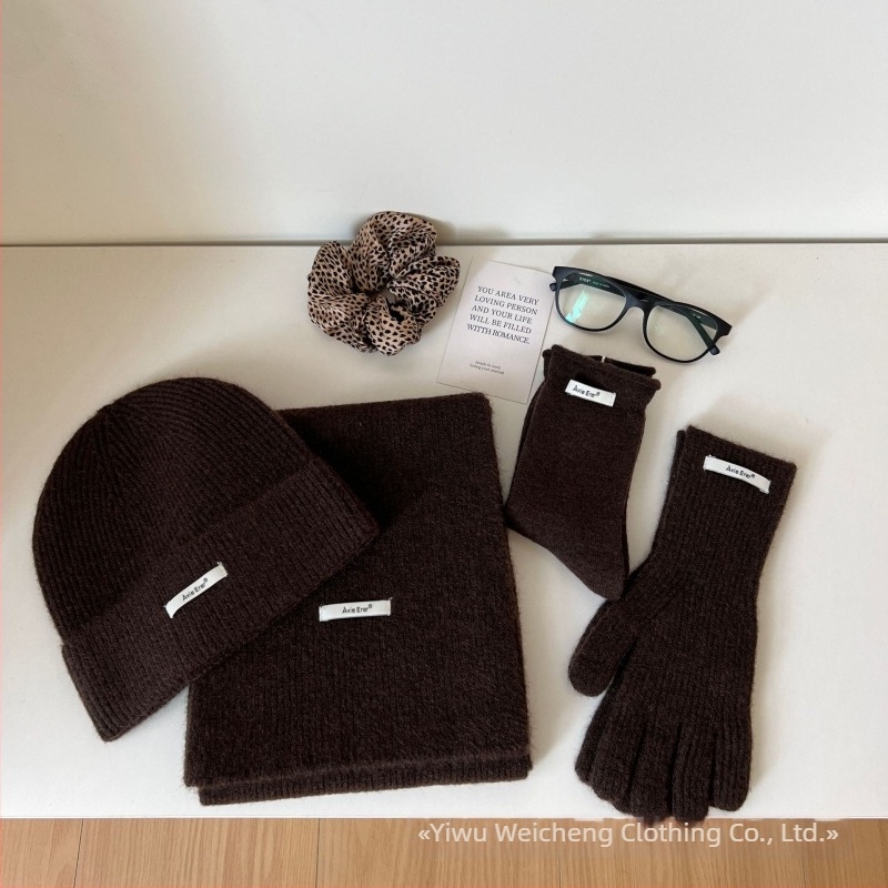 Set de patru piese din lână: căciulă, fular, mănuși și șosete pentru femei (Material: lână; Tehnică: jacquard; Model: monocrom; Sezon: iarnă)