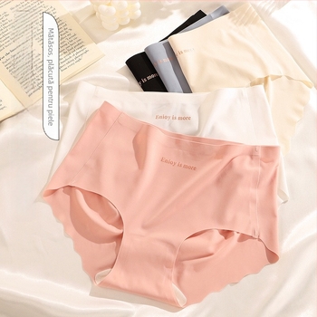 Chiloți damă Ice Silk, respirabili, talie medie, țesătură principală 90–95% nylon; căptușeală zona inghinală 80–90% mătase Mulberry