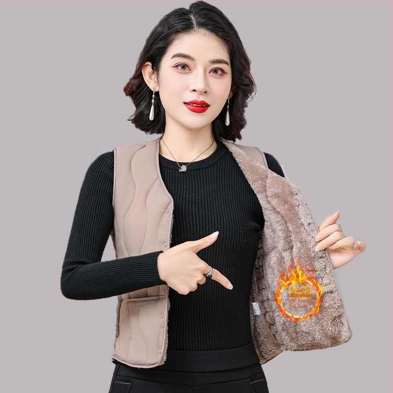 Vestă pentru femei din nylon cu umplutură poliester-bumbac, croială scurtă, guler în V, închidere cu nasturi pe un rând