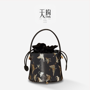 Geantă bucket din piele de vacă și material textil, stil național literar, închidere cu șnur, căptușeală poliester