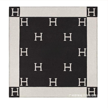 Pătură coral fleece din poliester, model geometric, 180–190 g/m², primăvară și toamnă, stil lux lejer