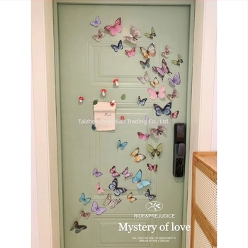 Adeziv decorativ 3D cu fluture – PVC, piesă unică, design tridimensional, potrivit pentru living, intrare și spații comerciale