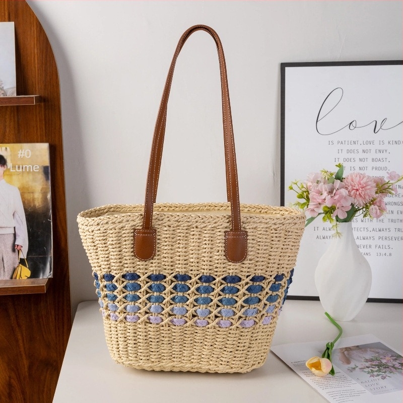 Geantă tote din pai împletită pentru umăr - Material: hârtie, căptușeală poliester, închidere cu fermoar, formă orizontală dreptunghiulară