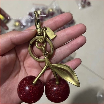 Breloc pentru geantă cu model cireș, rășină, decorativ, stil mixt, primăvara 2025 (Material: Rășină; Model: Fructe; Funcție: Decor; Stil: Stil mixt; An lansare: Primăvara 2025)