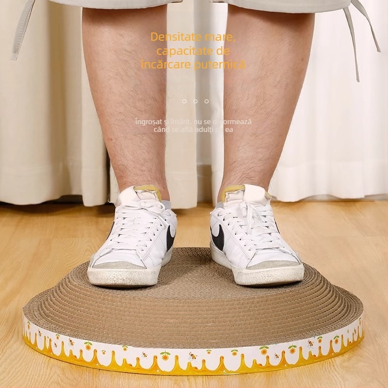 Cuib pentru pisici și suprafață de zgâriere într-un singur pachet; construcție durabilă; coloană verticală din sisal; material: carton celular cu bule; stil drăguț