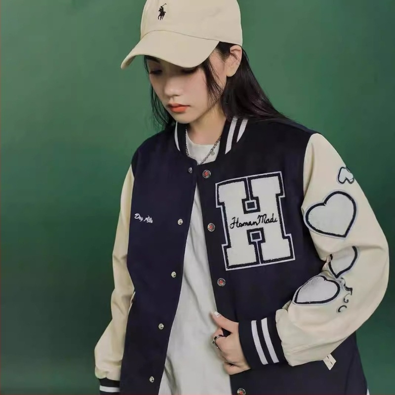 Palton cu broderie inimă, stil japonez retro, lână sintetică, mâneci lungi, guler rotund, închidere cu nasturi pe un rând, iarnă 2025.