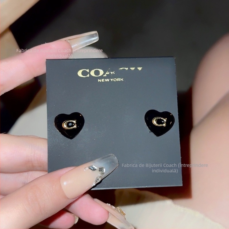 Cercei din aliaj de cupru cu sigla C, email, design cu litere, tehnologie Seiko, origine Guangzhou, primăvara 2025