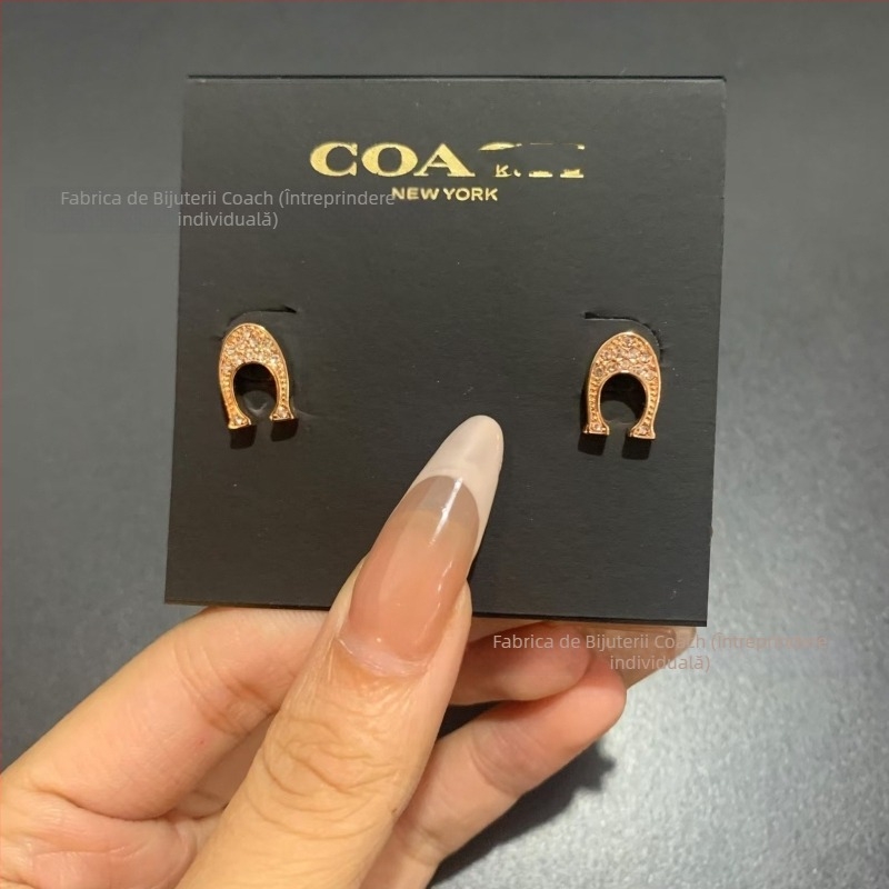 Cercei din aliaj de cupru cu sigla C, email, design cu litere, tehnologie Seiko, origine Guangzhou, primăvara 2025