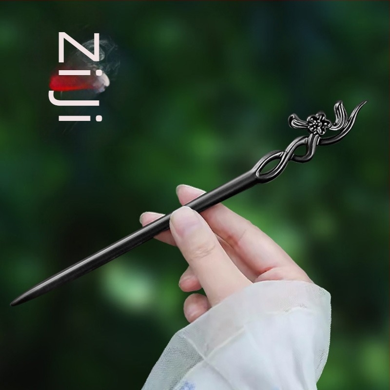 Clema de păr din lemn gravată cu floare de prune, în stil chinezesc (Material: Lemn; Stil: Chinezesc; Procesare: Gravare; Formă: Flori)