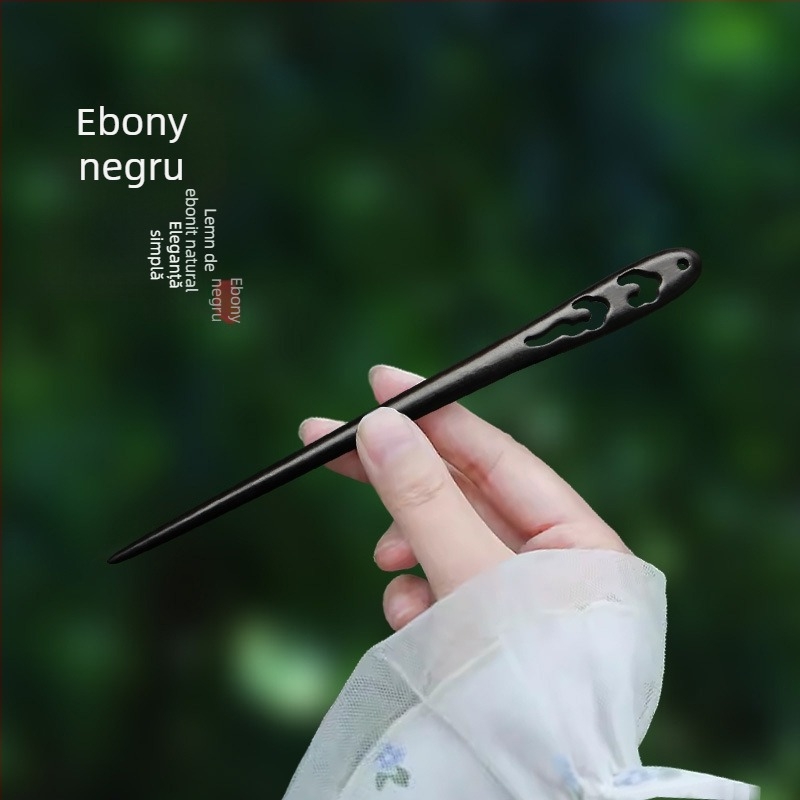 Clema de păr din lemn gravată cu floare de prune, în stil chinezesc (Material: Lemn; Stil: Chinezesc; Procesare: Gravare; Formă: Flori)