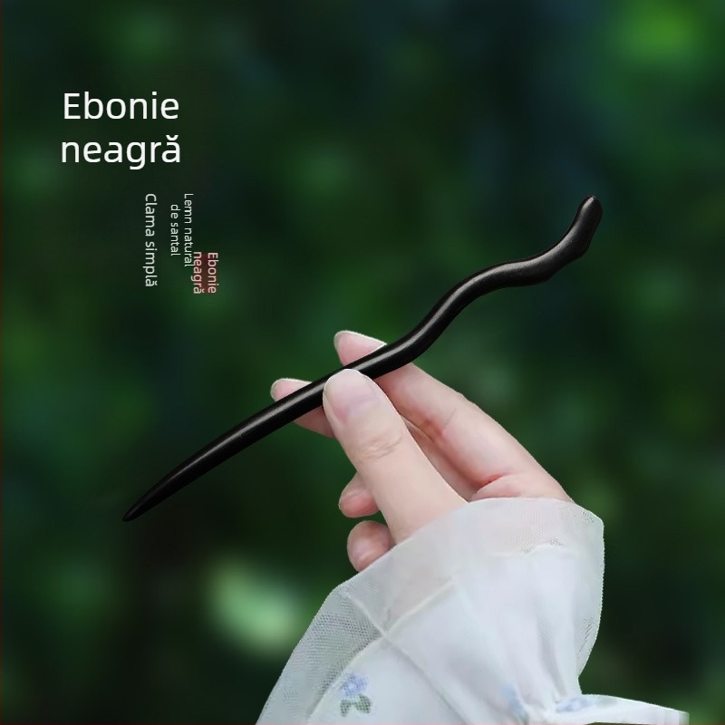 Clema de păr din lemn gravată cu floare de prune, în stil chinezesc (Material: Lemn; Stil: Chinezesc; Procesare: Gravare; Formă: Flori)