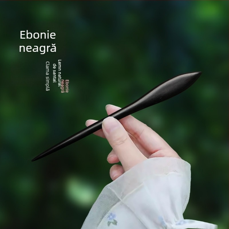 Clema de păr din lemn gravată cu floare de prune, în stil chinezesc (Material: Lemn; Stil: Chinezesc; Procesare: Gravare; Formă: Flori)