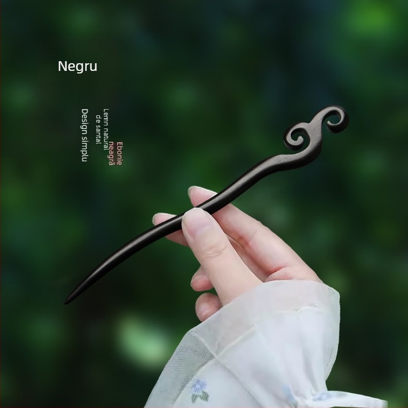 Clema de păr din lemn gravată cu floare de prune, în stil chinezesc (Material: Lemn; Stil: Chinezesc; Procesare: Gravare; Formă: Flori)