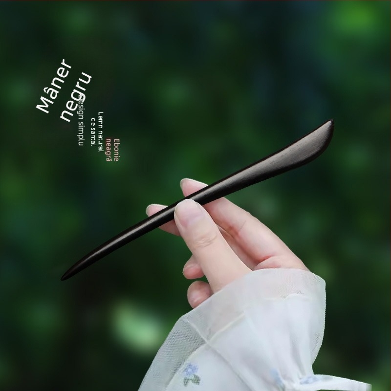 Clema de păr din lemn gravată cu floare de prune, în stil chinezesc (Material: Lemn; Stil: Chinezesc; Procesare: Gravare; Formă: Flori)