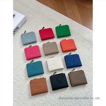 Portofel pentru femei din piele naturală, două pliuri, căptușeală din pânză, model cu litere