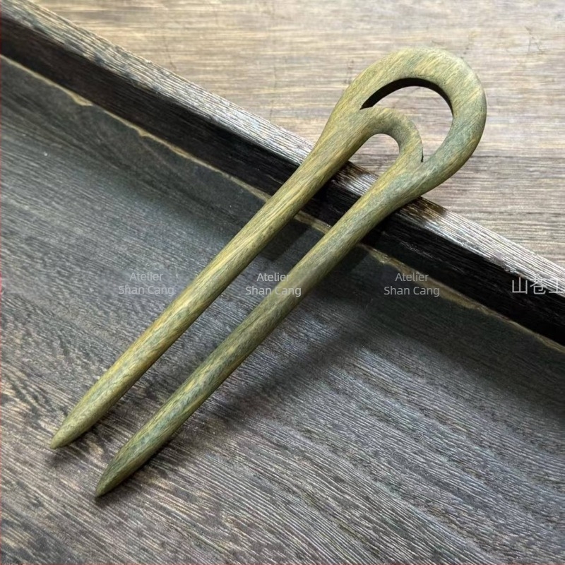 Agrafă de păr din lemn, formă geometrică — design original (Material: lemn; Stil: design original; Formă: geometrică; Categoria: accesorii pentru cap; Vara 2021)