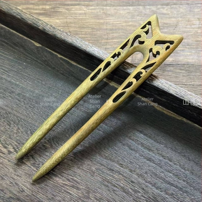 Agrafă de păr din lemn, formă geometrică — design original (Material: lemn; Stil: design original; Formă: geometrică; Categoria: accesorii pentru cap; Vara 2021)