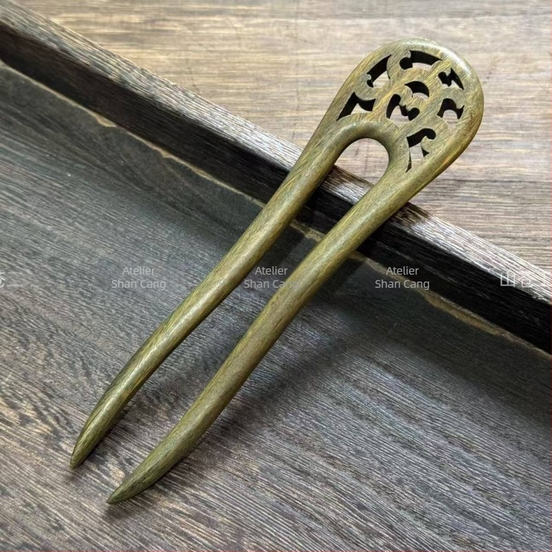 Agrafă de păr din lemn, formă geometrică — design original (Material: lemn; Stil: design original; Formă: geometrică; Categoria: accesorii pentru cap; Vara 2021)