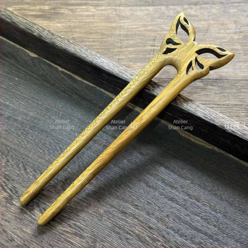 Agrafă de păr din lemn, formă geometrică — design original (Material: lemn; Stil: design original; Formă: geometrică; Categoria: accesorii pentru cap; Vara 2021)