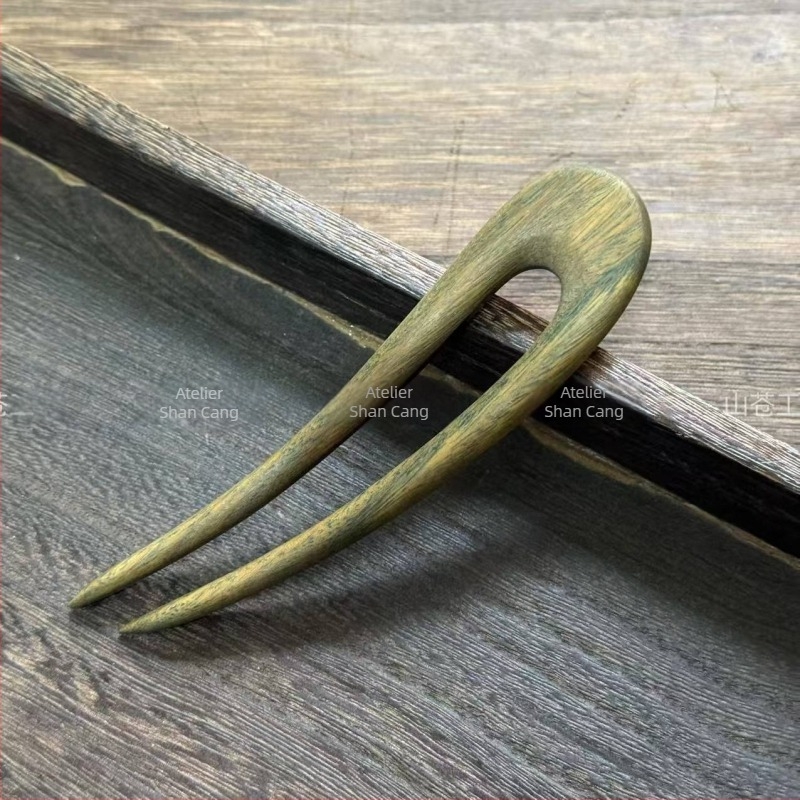 Agrafă de păr din lemn, formă geometrică — design original (Material: lemn; Stil: design original; Formă: geometrică; Categoria: accesorii pentru cap; Vara 2021)